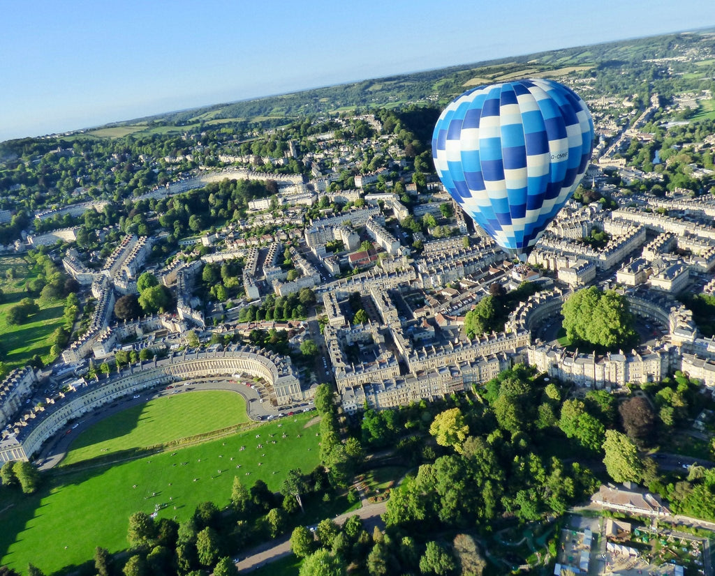 Romantic Date Ideas in Bath: FAB Valentine’s Guide (9 Ideas)